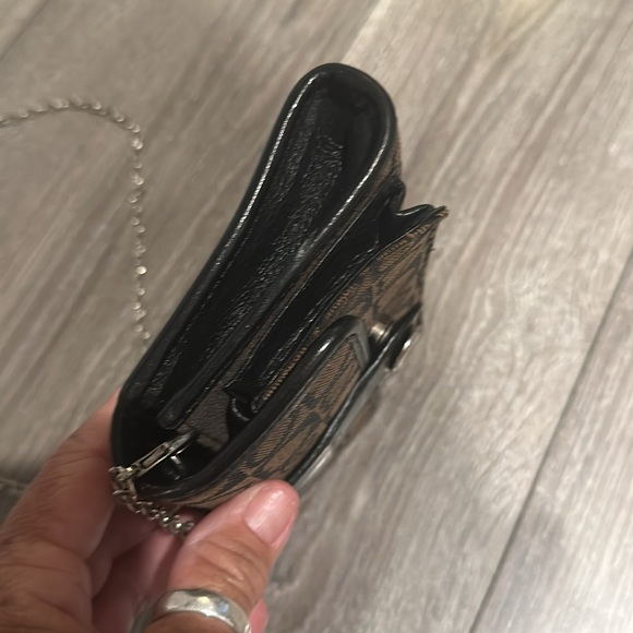 BRIGHTON Crossbody Organizer Clutch Wallet - Black Leather & Heart Fabric - Picture 4 of 14